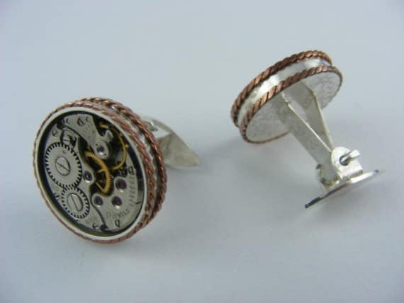 Butoni ceas din argint 925, cu mecanisme de ceas. Butoni de camasa gravati manual.