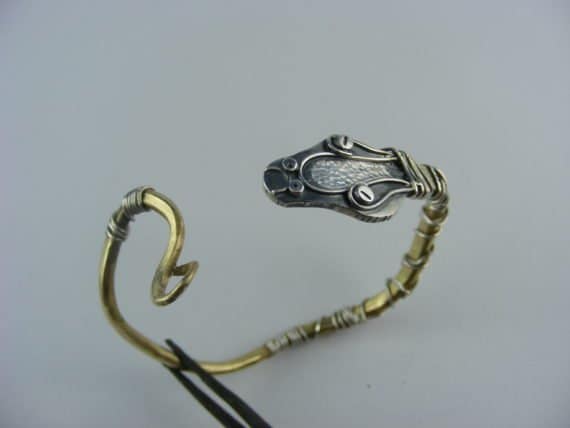 bratara sarpe semideschisa, reglabila cu simbolul sarpelui realizata manual din aur de 14k si argint 925