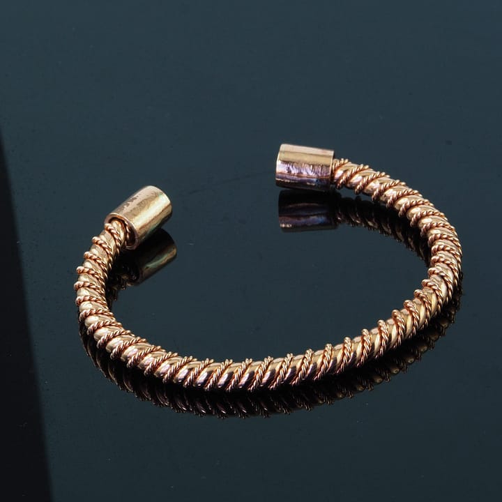 bratara cupru protectie din cupru de puritate mare din doua sarme torsadate si una decorativa infasurata peste cu capace la capete