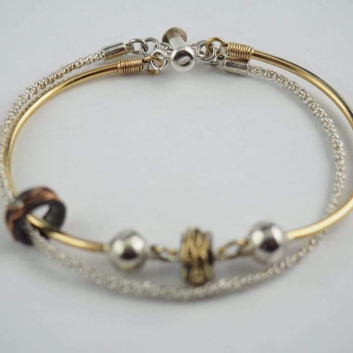 Bratara dama aur galben 14k si argint 925, din doua bucati cu inchidere magnetica.