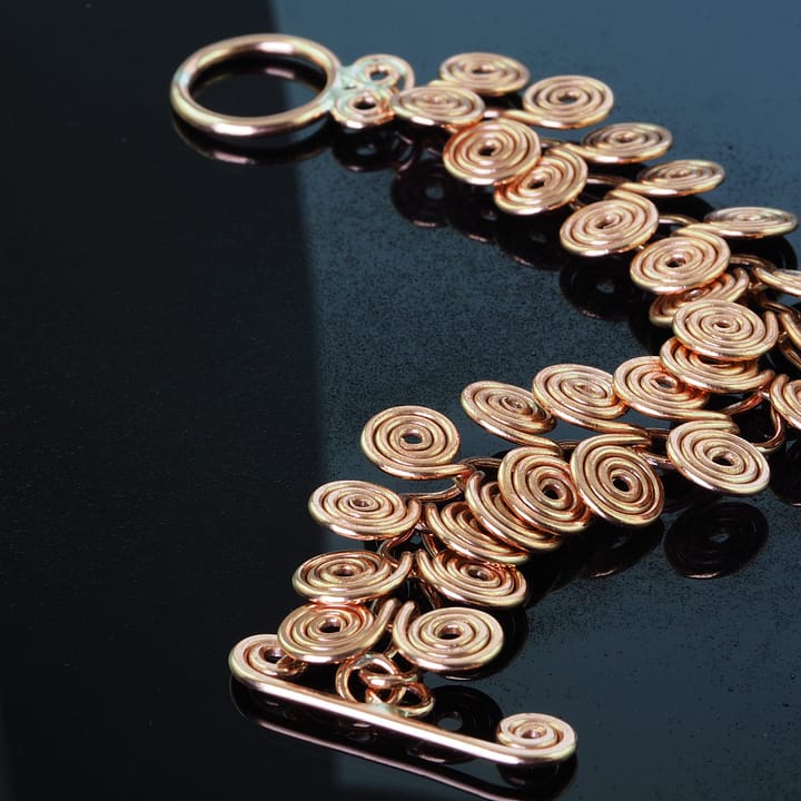 Bratara Egipteana Nut, unicat, realizata integral manual din cupru de puritate mare. Model inspirat din cultura egipteana cu motivul spiralei in repetitie.Bijuterie handmade.