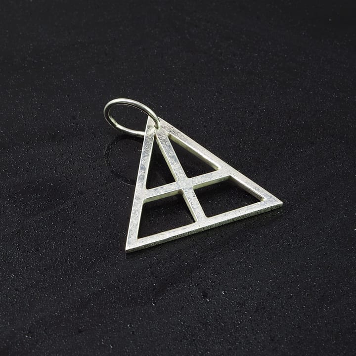 Pandantiv Triunghi, realizat exclusiv manual din argint 925 si reprezinta un triunghi echilateral