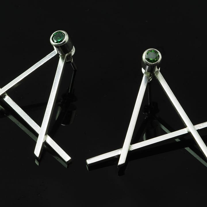 Cercei cu pietre verzi in forma de triunghi, cercei lucrati manual cu zirconiu verde fatetat.