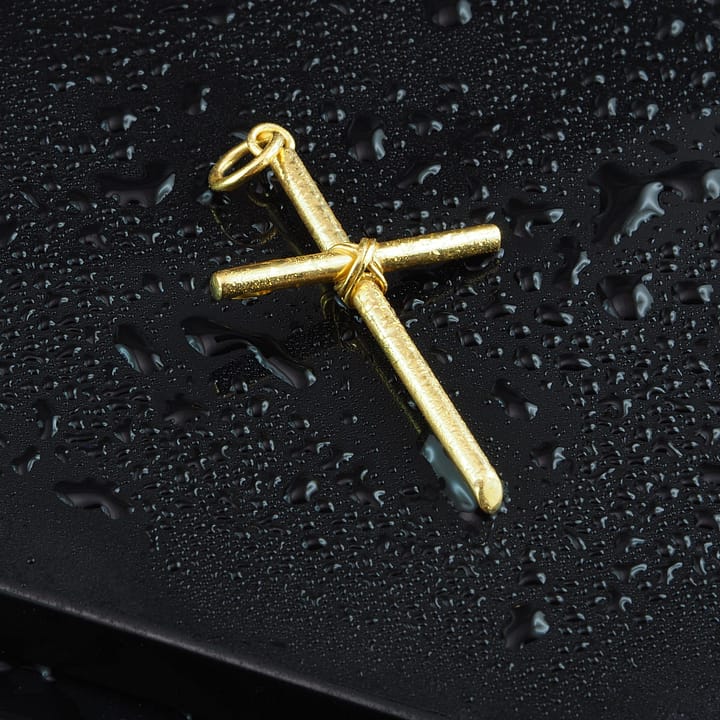 Cruce Aur Barbati 585 lucrata integral manual din aur galben de 14k.Cruciulita unisex.