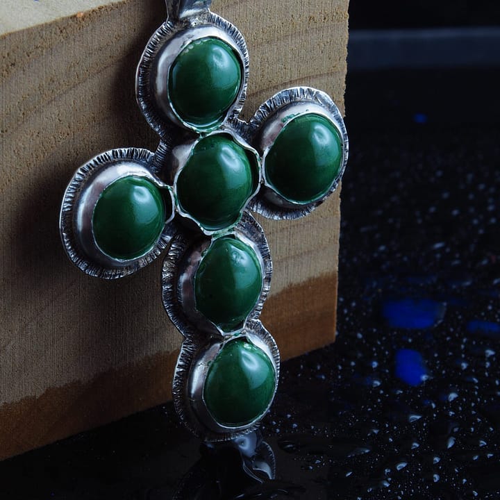 Cruciulita argint 925 cu email, unicat, lucrata integral manual din argint 925 cu email traditional la cald.