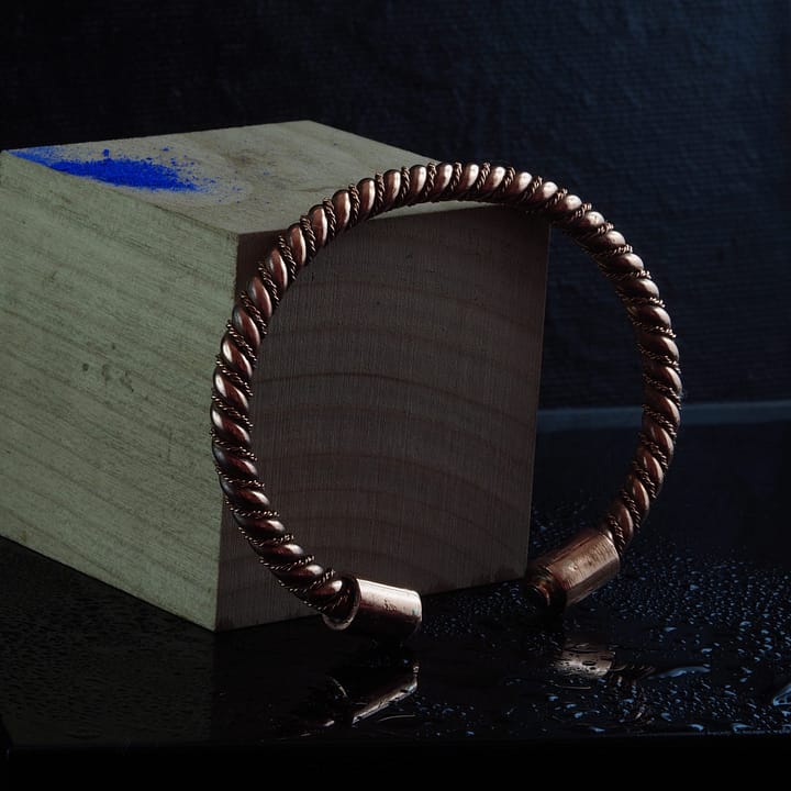 Bratara magnetica Neodim lucrata manual din cupru de puritate mare cu magneti puternici Neodim.