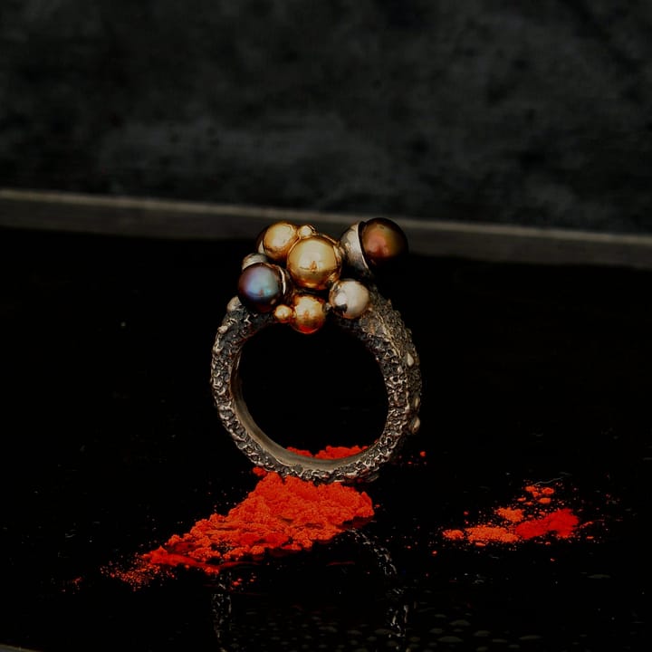 Inel logodna argint si aur cu perla lucrat manual cu perle negre de cultura.Bijuterie unicat lucrata la comanda.