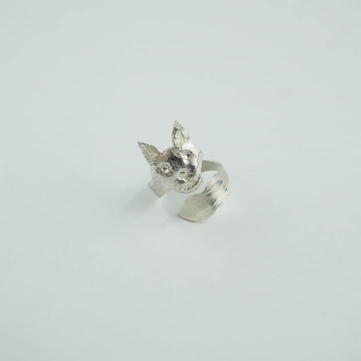 Inel pisica argint, unicat, realizat integral manual in tehnica antica Repoussage. Inel argint pisica reglabil si usor de purtat.