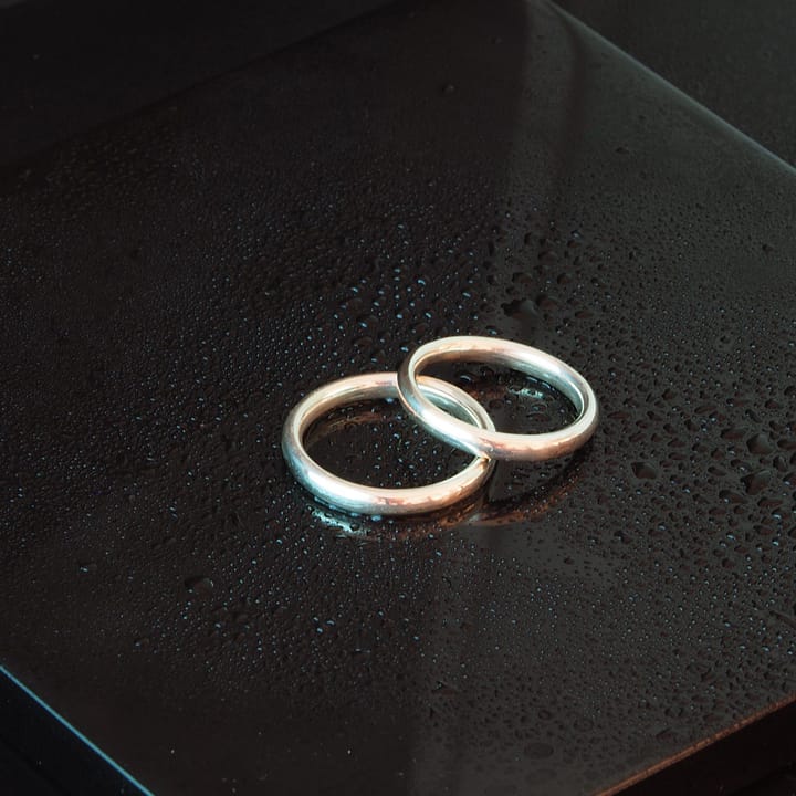 Verighete aur alb realizate manual din aur alb de 14k. Verighete clasice, minimaliste, profil rotund, de autor.