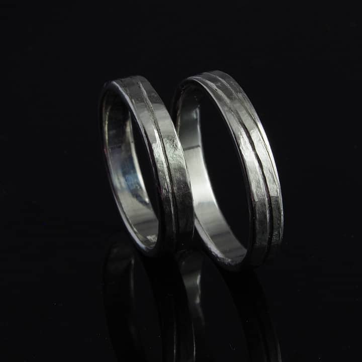 Verighete din platina, unice, cu un design minimalist si elegant, realizate exclusiv manual.