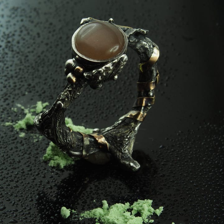 Inel din Argint Nature, unicat, realizat manual din argint 925, cu aplicatii din aur 585 si piatra lunii, inel cu un design ce imita textura scoartei de copac.